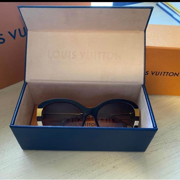 Authentic Petit Soupçon Cat Eye Louis Vuitton Shades - Picture 5 of 6